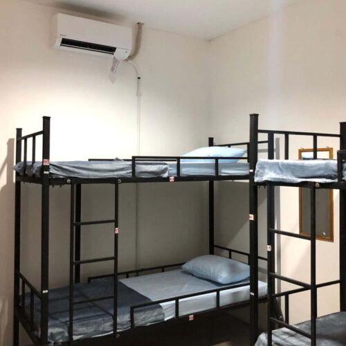 Tempat tidur di asrama Tempat tidur di asrama
